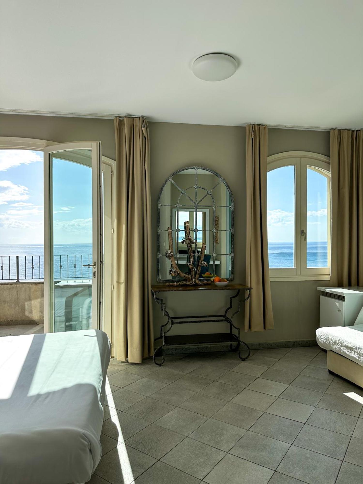 Hotel Torremare Marine du Miomo Esterno foto
