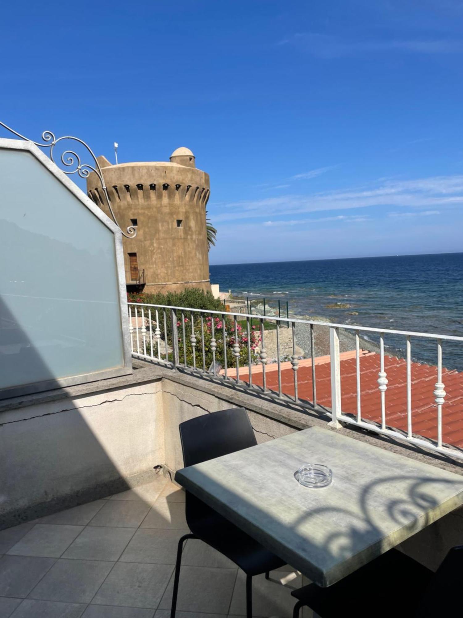 Hotel Torremare Marine du Miomo Esterno foto