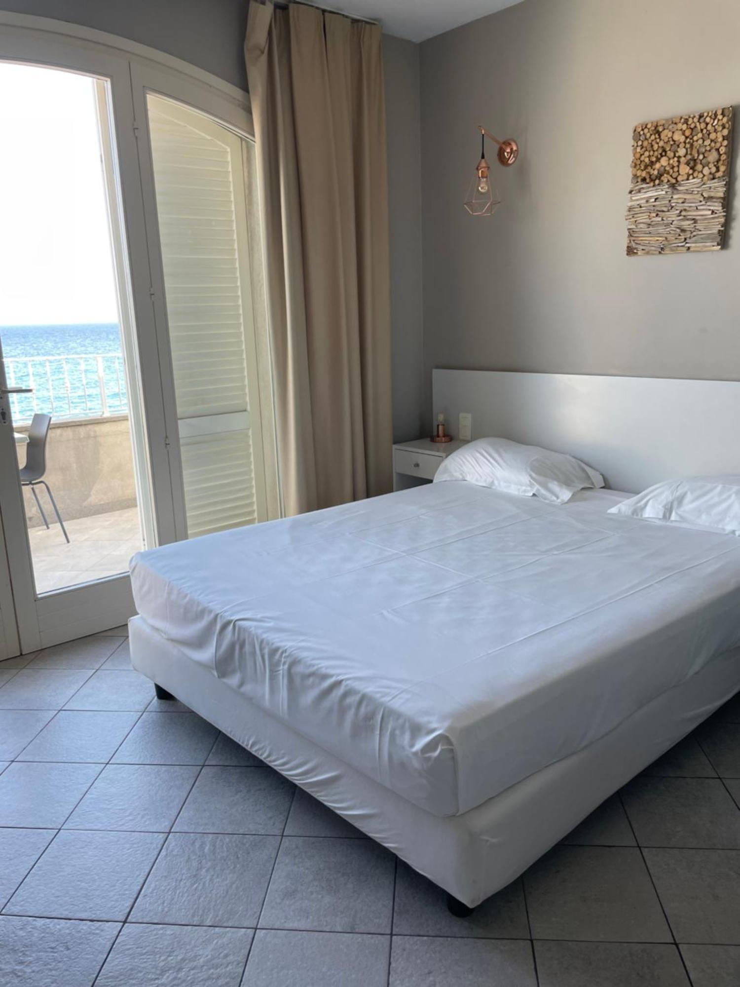 Hotel Torremare Marine du Miomo Esterno foto